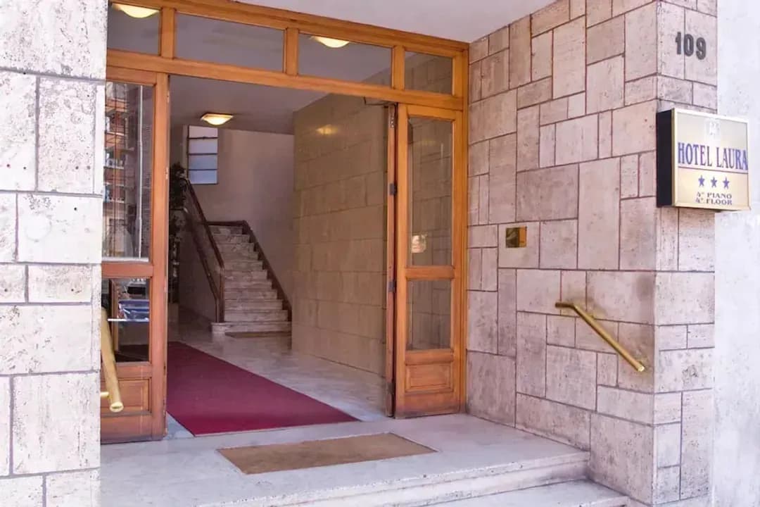 Lazio-Hotel Laura
