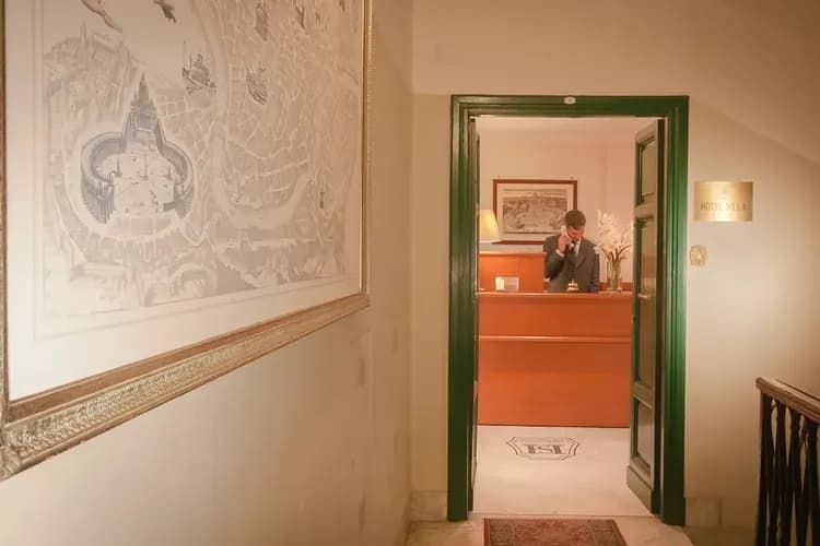 Check-in/check-out kiosk