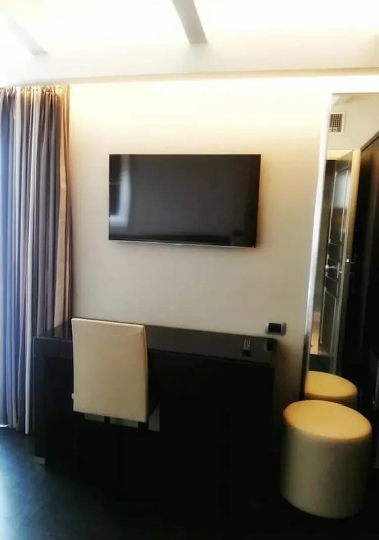 In-room business center