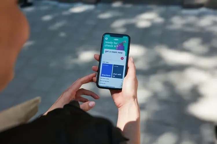 Check-in/check-out kiosk