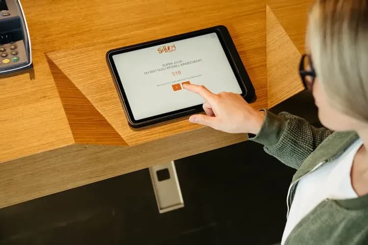 Check-in/check-out kiosk