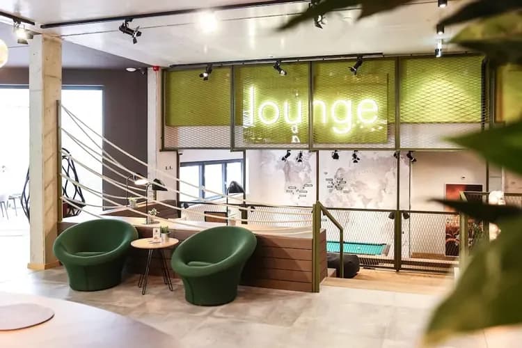 Lobby lounge