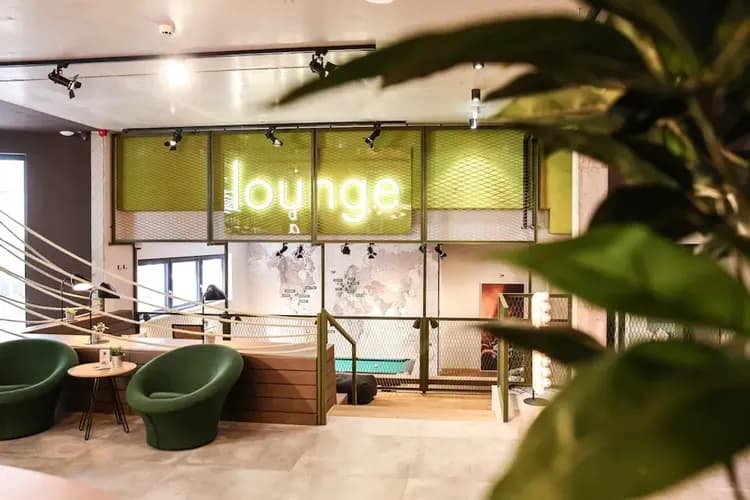 Lobby lounge