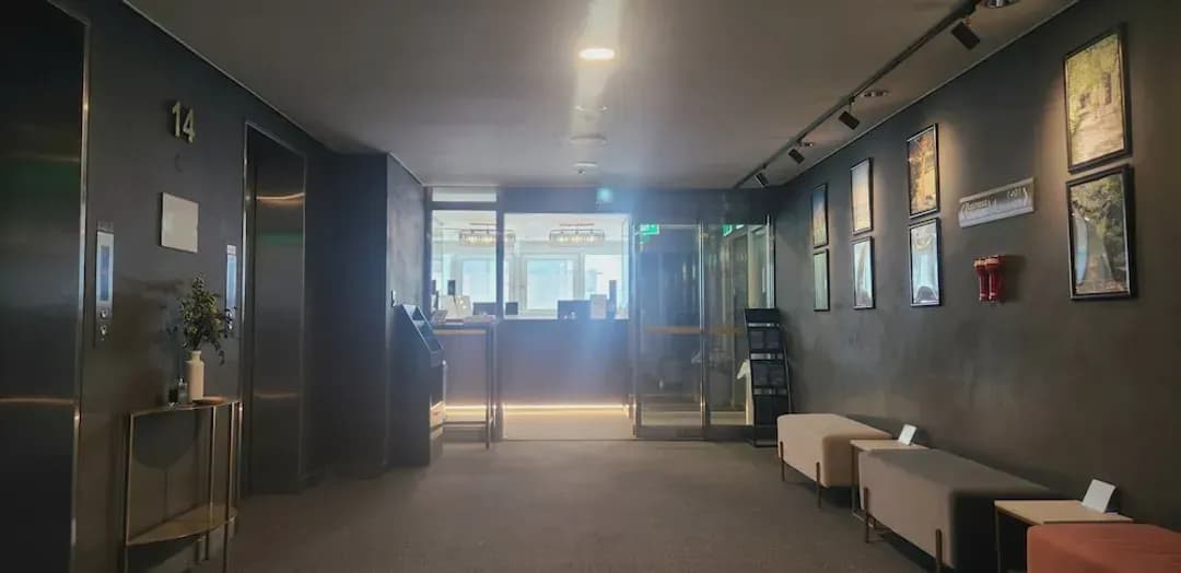 Seoul-Brown Suites Hotel Sinchon Central