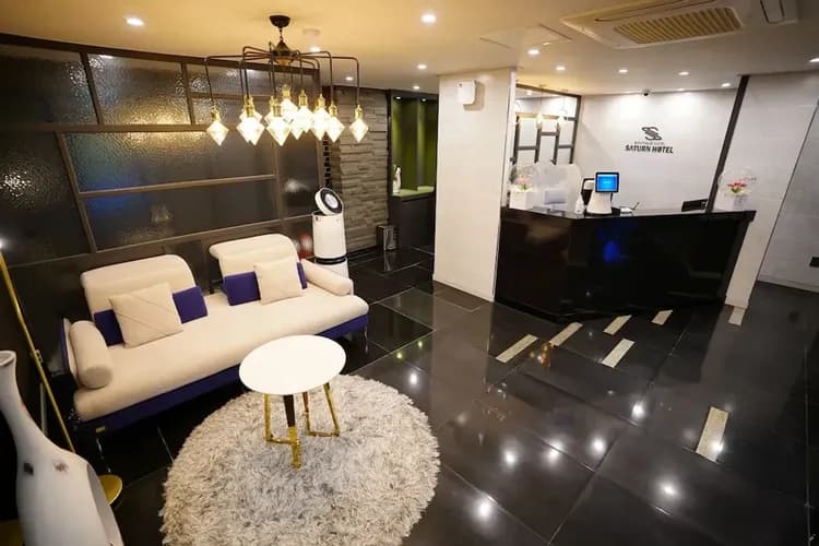 Check-in/check-out kiosk