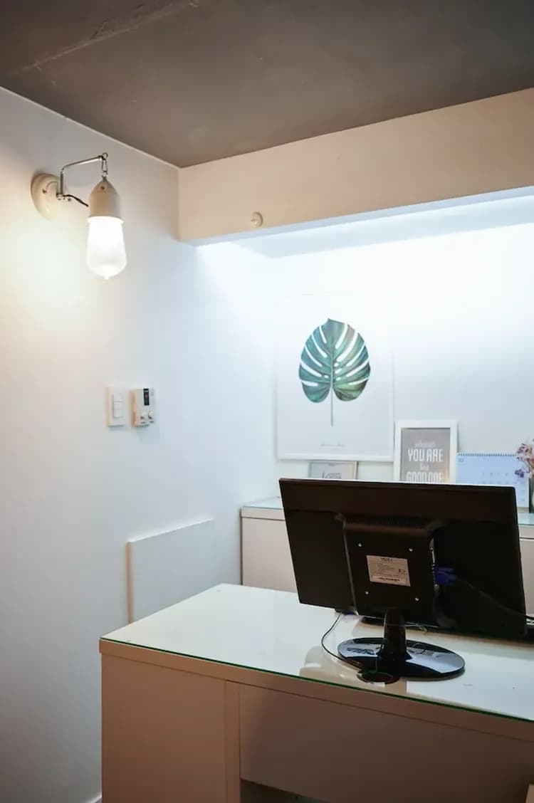 Check-in/check-out kiosk