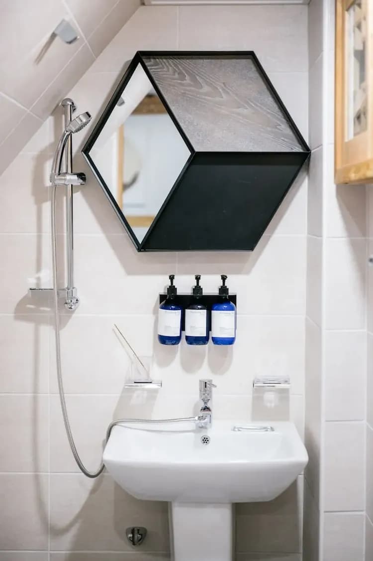 Bathroom sink