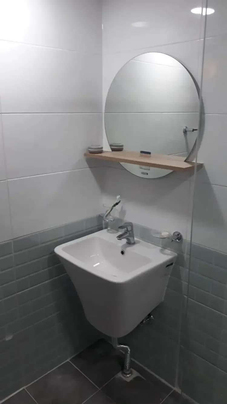 Bathroom sink