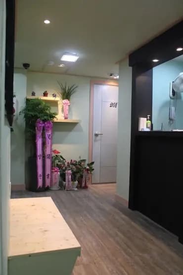 Check-in/check-out kiosk