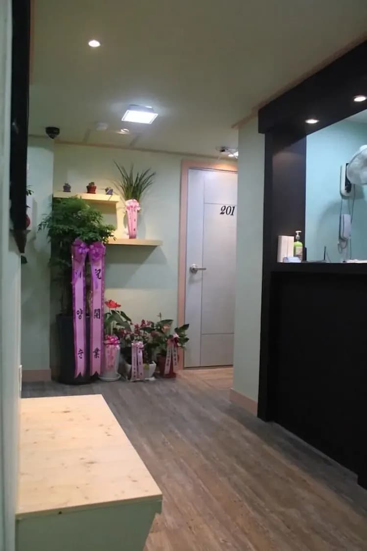 Check-in/check-out kiosk