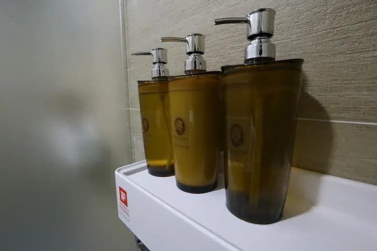 Bathroom amenities