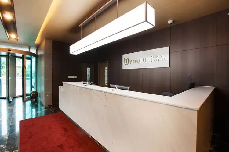 Check-in/check-out kiosk