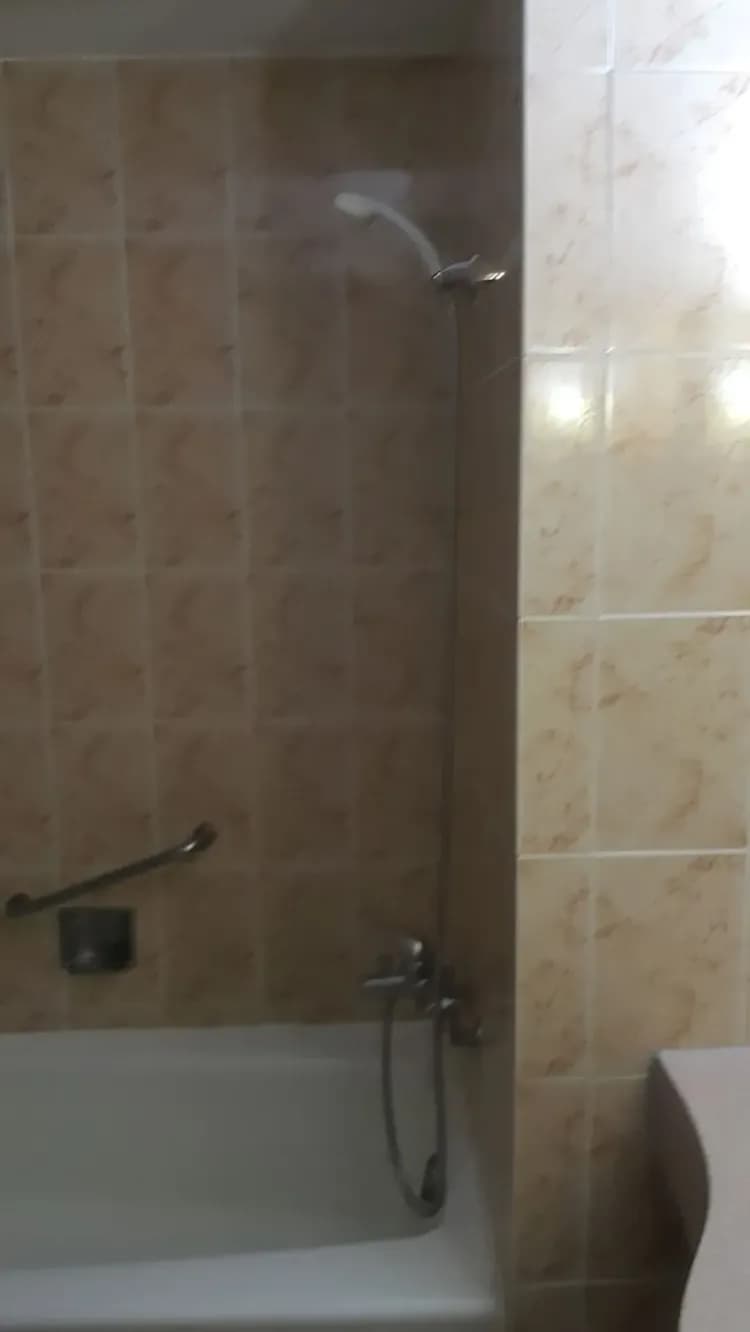 Deep soaking bathtub