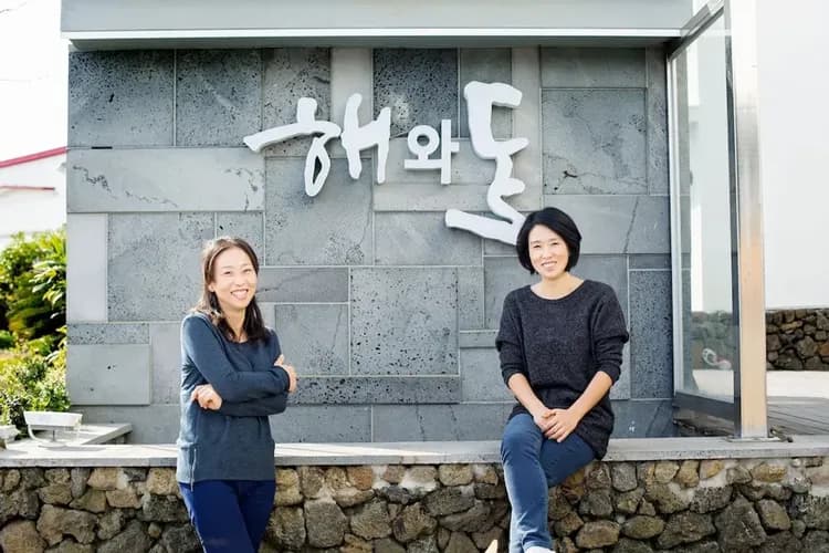 Check-in/check-out kiosk