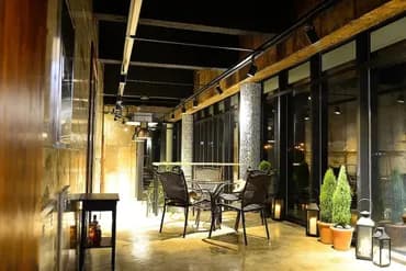 Lobby lounge