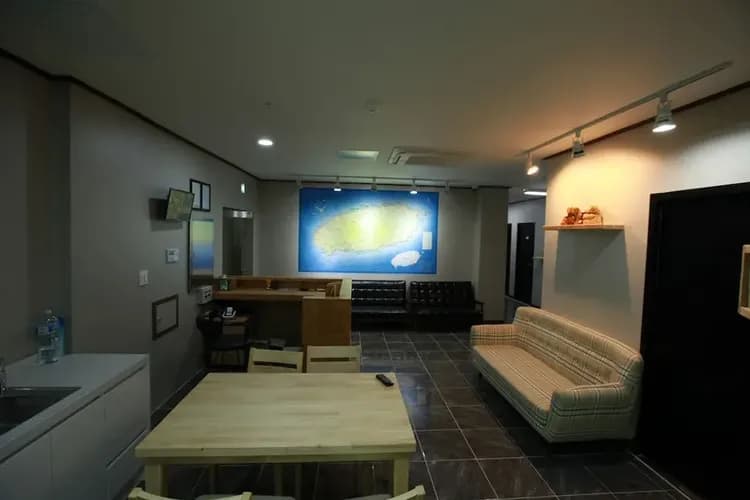 Lobby lounge