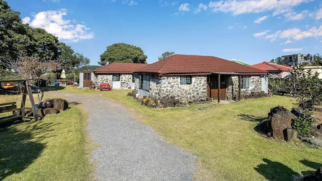 Jeju-do-Jeju Motungedoljib Dogchaepension