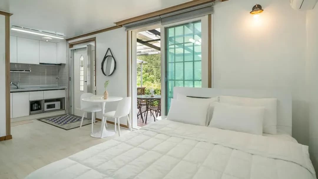 Jeollanam-do-Yeosu Dulggot Pension