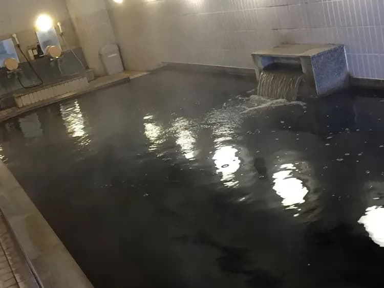Indoor spa tub