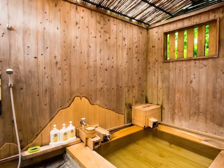 Deep soaking bathtub