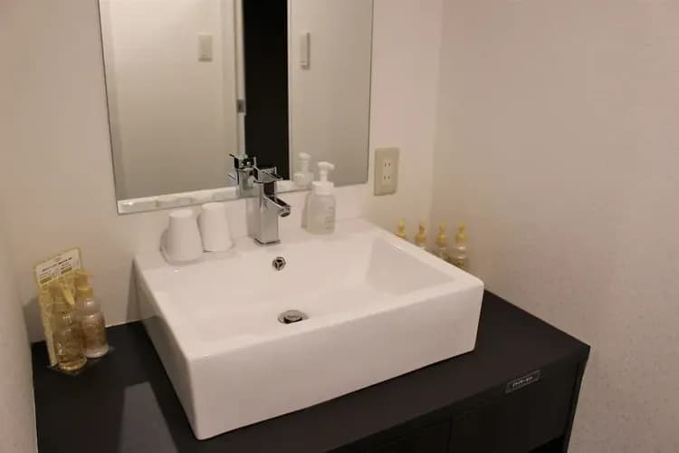 Bathroom sink
