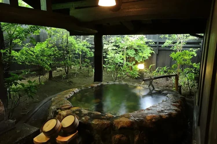 Deep soaking bathtub