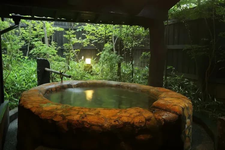 Deep soaking bathtub