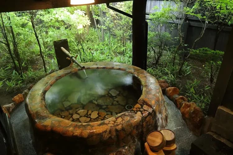 Deep soaking bathtub