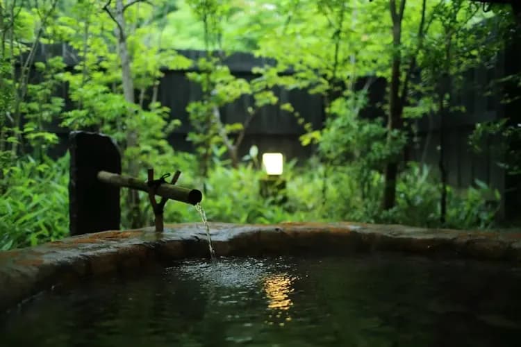 Deep soaking bathtub