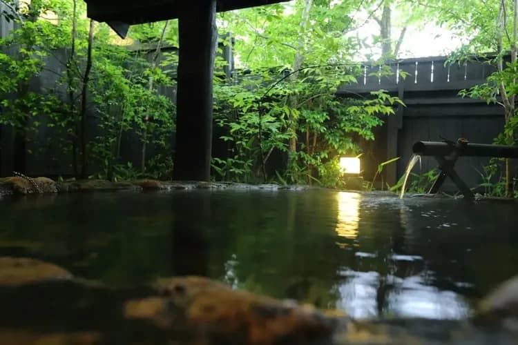 Deep soaking bathtub