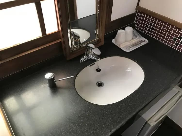 Bathroom sink