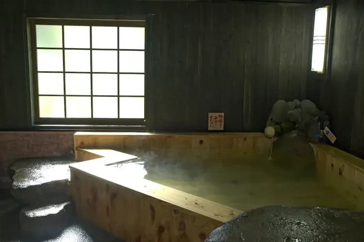 Indoor spa tub