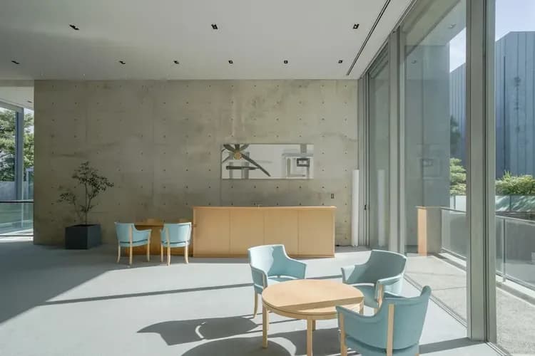 Check-in/check-out kiosk