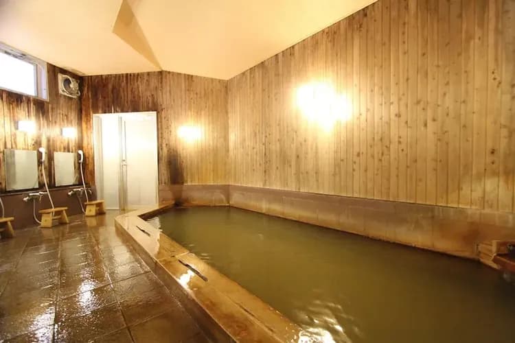 Indoor spa tub