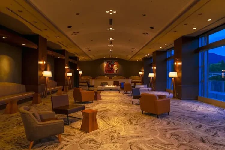 Lobby lounge