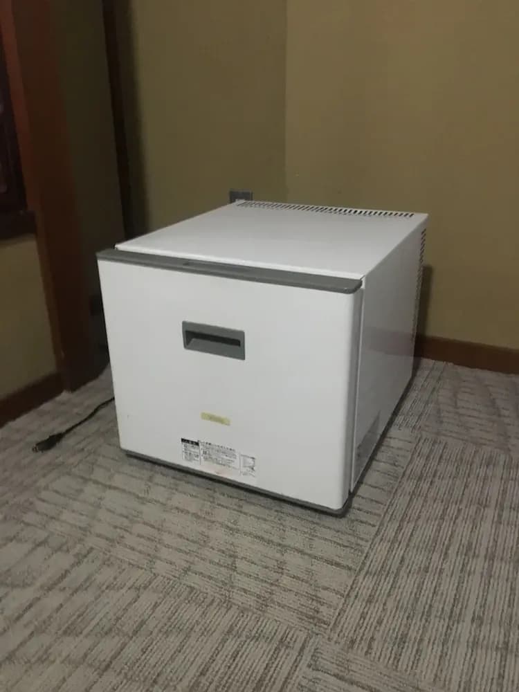 Mini-refrigerator