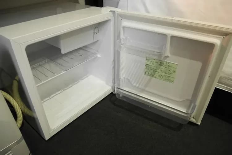 Mini-refrigerator