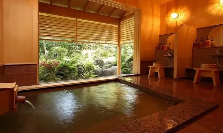 Indoor spa tub