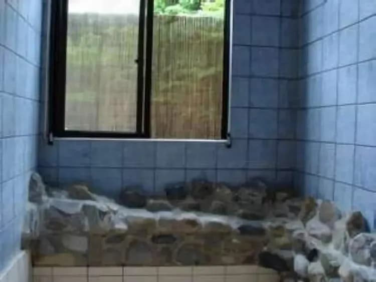 Deep soaking bathtub