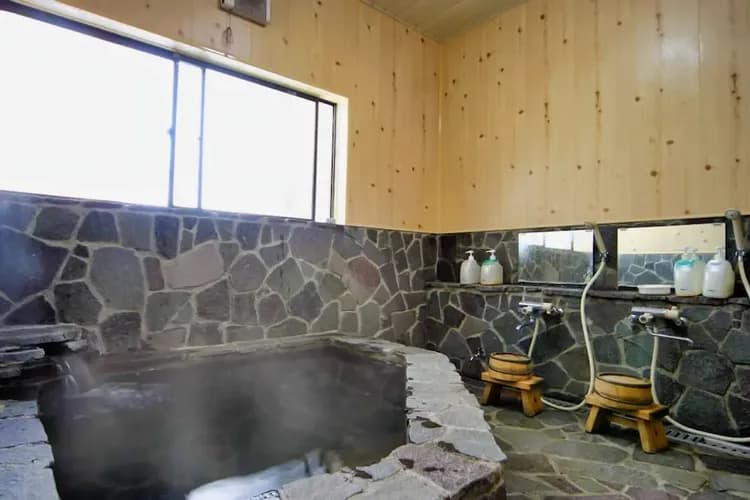 Deep soaking bathtub