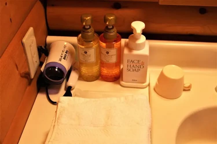 Bathroom amenities
