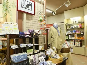 Check-in/check-out kiosk