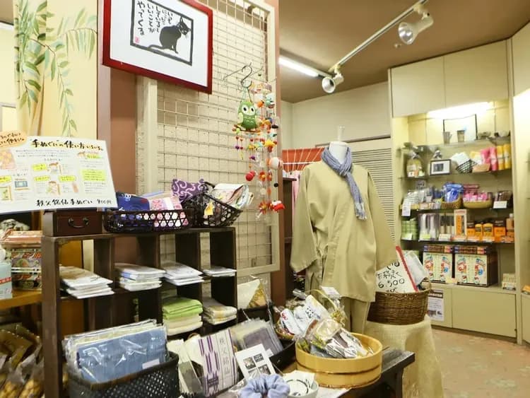 Check-in/check-out kiosk