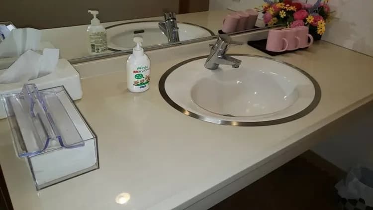 Bathroom sink