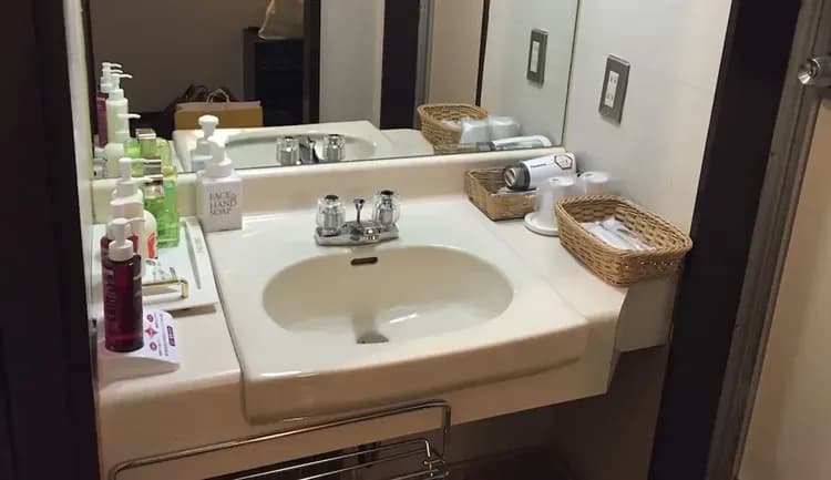 Bathroom sink