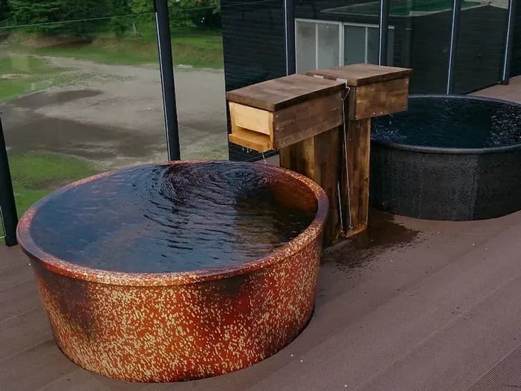 Deep soaking bathtub