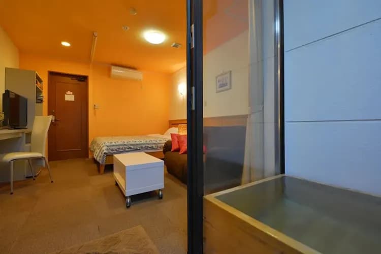 Deep soaking bathtub