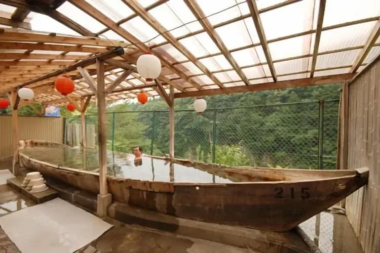 Indoor spa tub