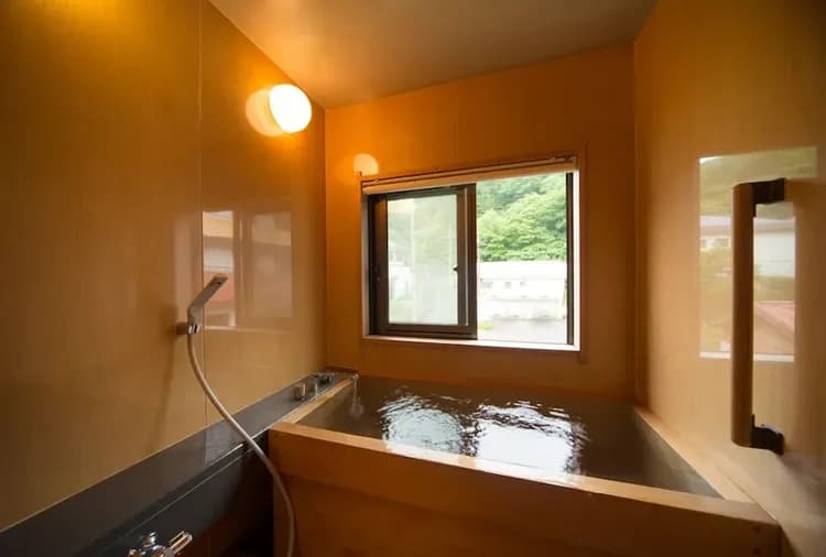 Deep soaking bathtub