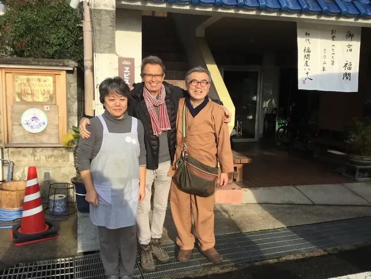 Check-in/check-out kiosk